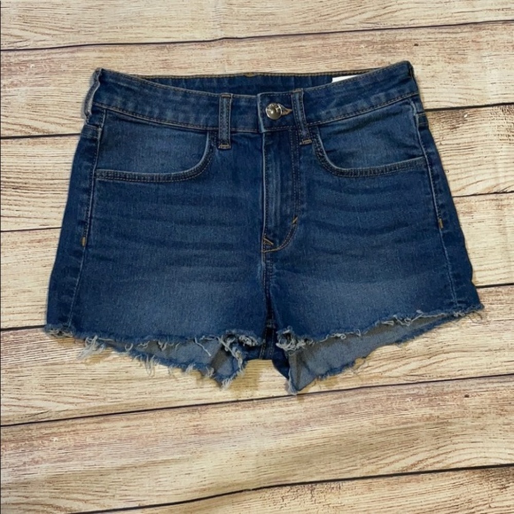 Women’s Divided booty Jean shorts 🍑size 2
